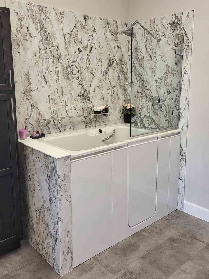 Sacremento showroom - kohler tub